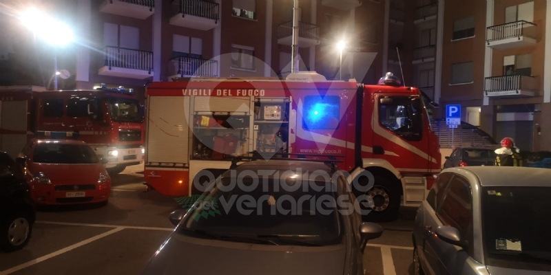 BORGARO - CROLLA IL PONTEGGIO DI UN PALAZZO: ATTIMI DI TERRORE IN VIA INGHILTERRA - FOTO