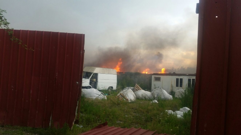 TORINO-BORGARO - Grave incendio in strada Villaretto: colonna di fumo nero altissima - FOTO
