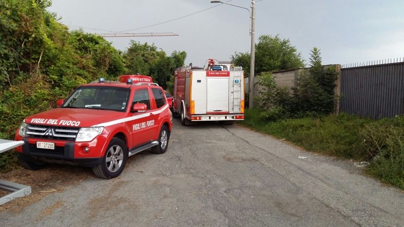 TORINO-BORGARO - Grave incendio in strada Villaretto: colonna di fumo nero altissima - FOTO