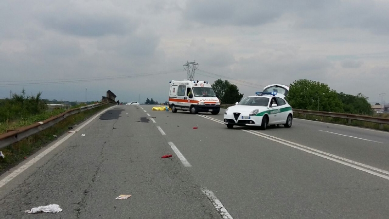 BORGARO-TORINO - Camper pirata travolge e uccide un motociclista: si costituisce una donna rom - FOTO