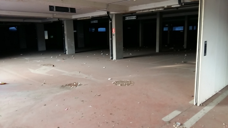 VENARIA - Il parcheggio Pettiti sempre più vittima del degrado