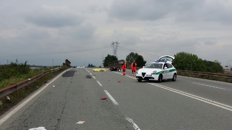 BORGARO-TORINO - Camper pirata travolge e uccide un motociclista: si costituisce una donna rom - FOTO
