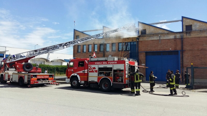 MAPPANO - Incendio nell'area industriale di via Cottolengo
