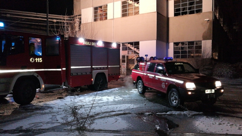 BORGARO - Incendio in una fabbrica abbandonata in via Armando Diaz