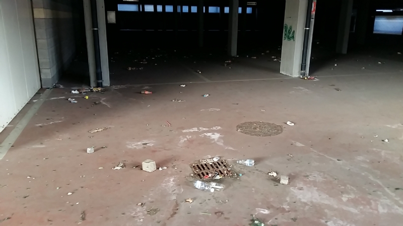 VENARIA - Il parcheggio Pettiti sempre più vittima del degrado