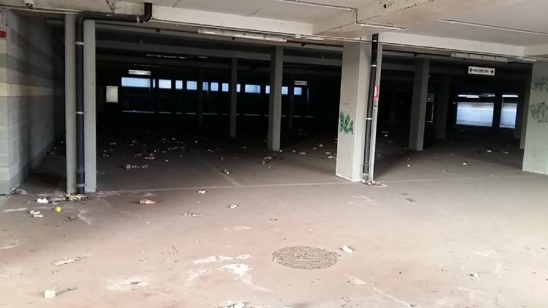 VENARIA - Il parcheggio Pettiti sempre più vittima del degrado