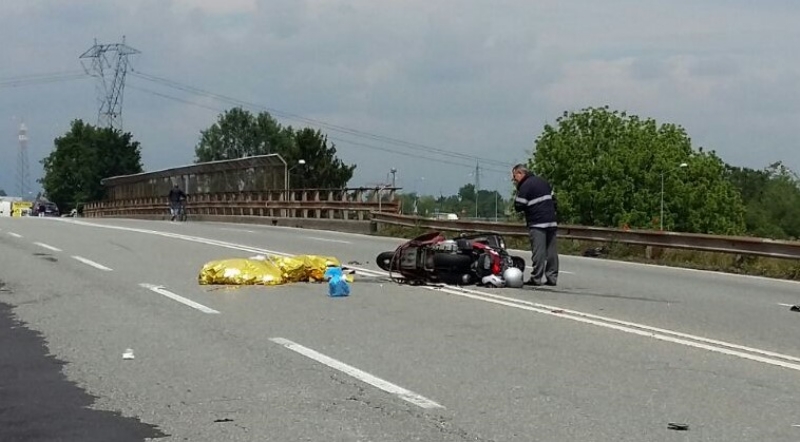 BORGARO-TORINO - Camper pirata travolge e uccide un motociclista: si costituisce una donna rom - FOTO