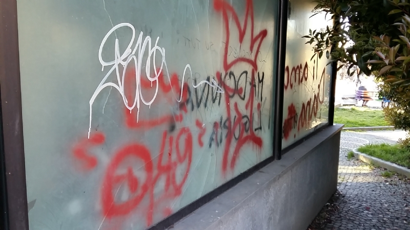 VENARIA - Il parcheggio Pettiti sempre più vittima del degrado