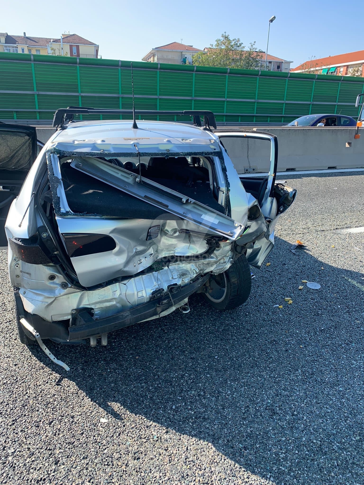 ENNESIMO INCIDENTE IN TANGENZIALE A RIVOLI - Scontro fra tre auto, quattro feriti gravi - FOTO