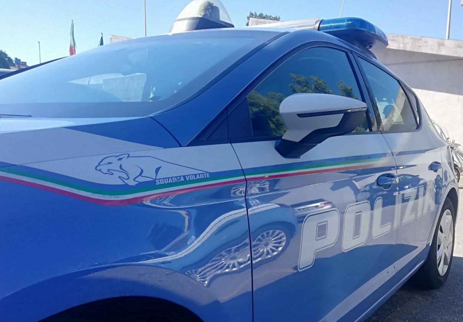 VENARIA - Svaligia le auto a due tifosi del Belgio prima della partita con l'Italia: un ladro fermato dalla polizia