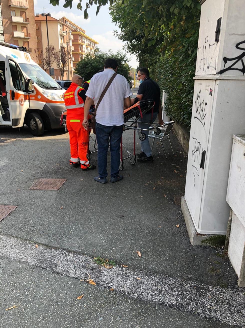 VENARIA - Investita mentre attraversa la strada in corso Garibaldi: 47enne in ospedale