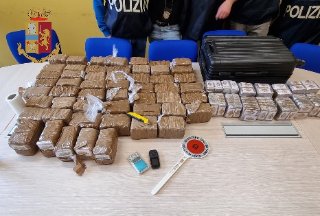ALPIGNANO - In casa 65 chili di hashish per un tesoretto da 450mila euro: arrestato