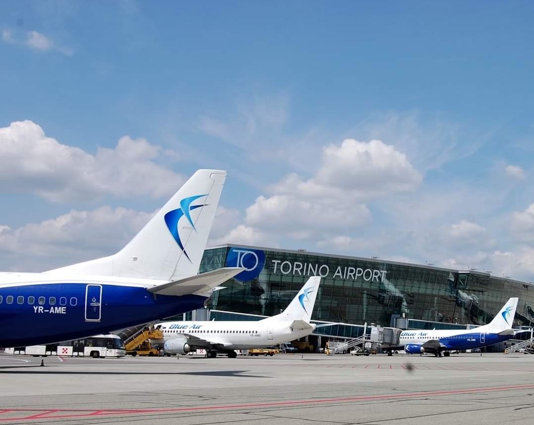 FRECCIA TRICOLORE SI SCHIANTA AL SUOLO - AEROPORTO CHIUSO TUTTA DOMENICA