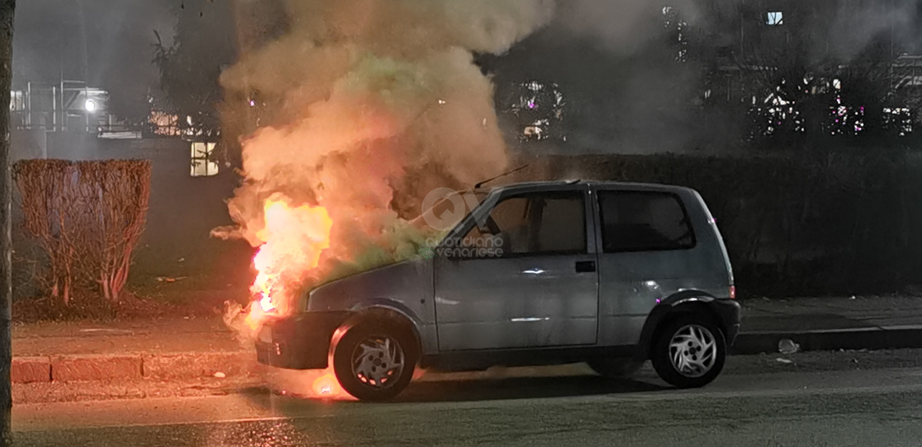 INCENDIO A VENARIA - Auto in fiamme in via San Marchese