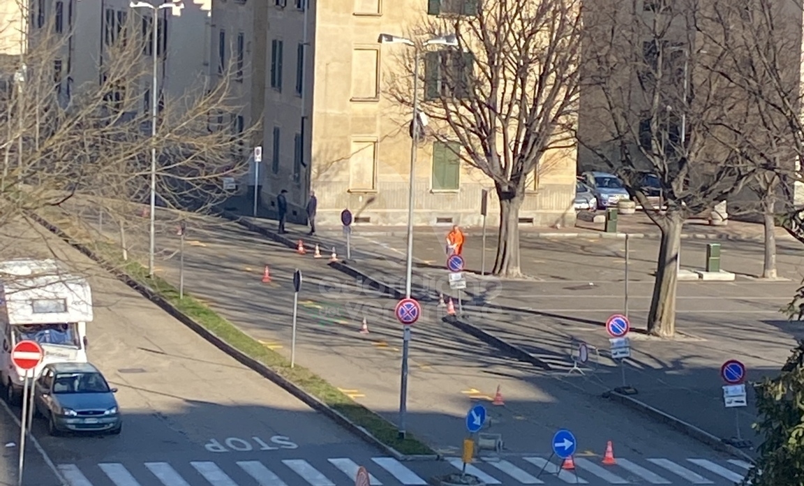 VENARIA - Il mercato del sabato per ora in viale Buridani. Poi il trasloco in piazza De Gasperi