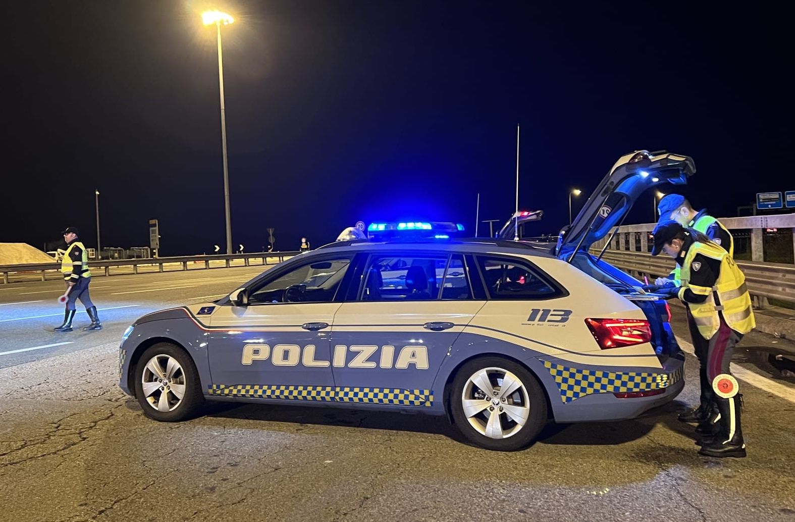 SICUREZZA IN TANGENZIALE - Controlli della Polizia stradale: nove patenti ritirate e 98 punti tolti
