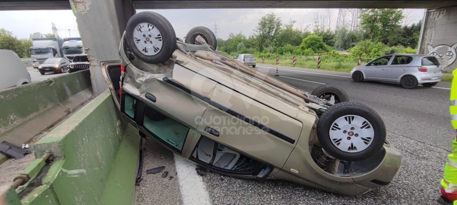 INCIDENTE A SAVONERA-COLLEGNO - Scontro fra due auto e un furgone: un ...