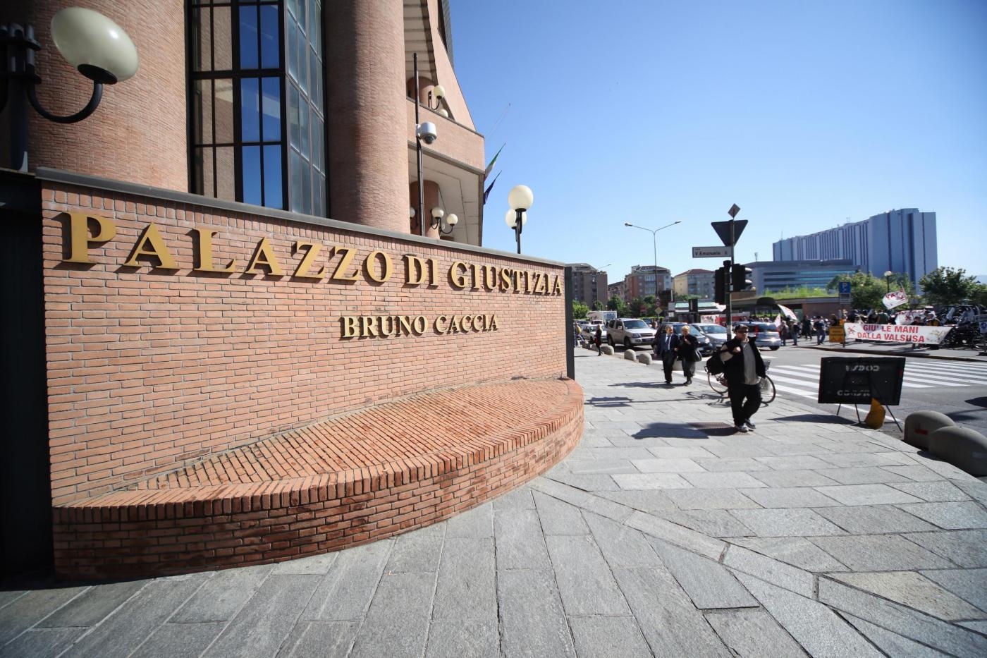 OMICIDIO DI COLLEGNO - Alex Pompa assolto: uccise il padre ma non costituisce reato