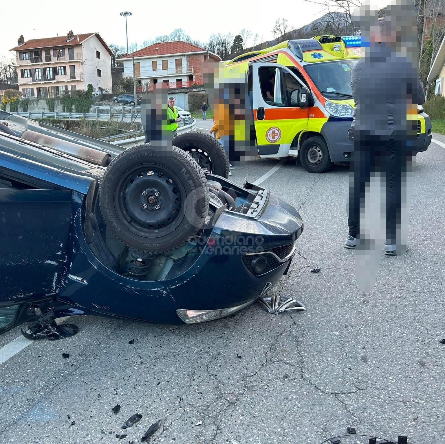 INCIDENTE A CAFASSE - L'auto esce di strada e si ribalta: 80enne ...