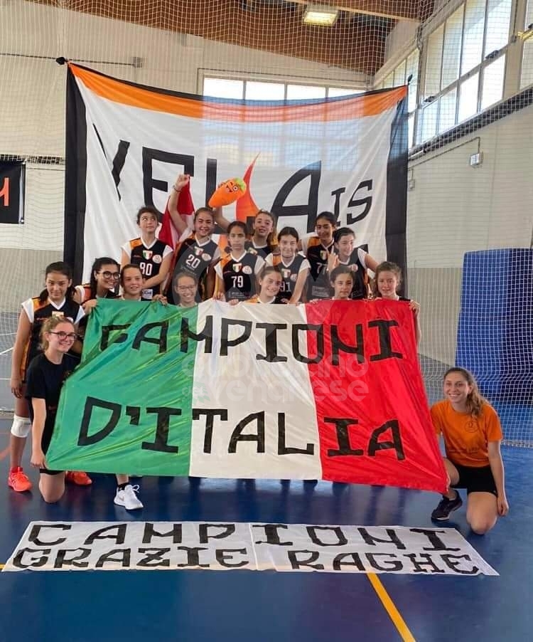 VENARIA - Le ragazze dell'Under 12 Uisp del Venaria Real Volley sono Campionesse d'Italia - FOTO