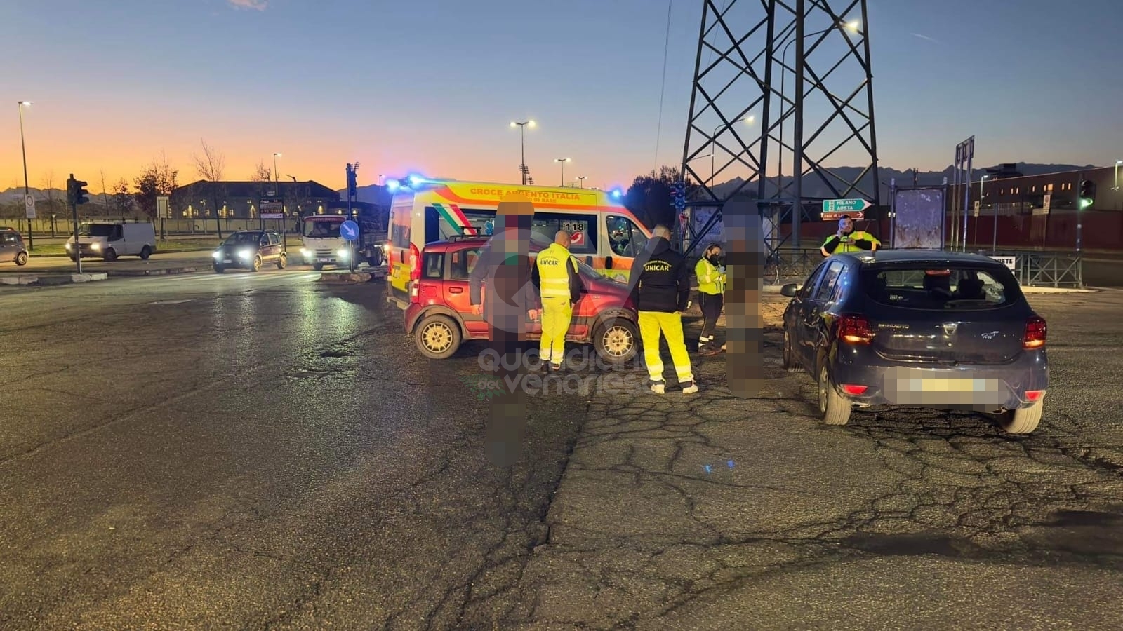 INCIDENTE FRA TORINO E VENARIA - Scontro fra due auto all'incrocio tra ...