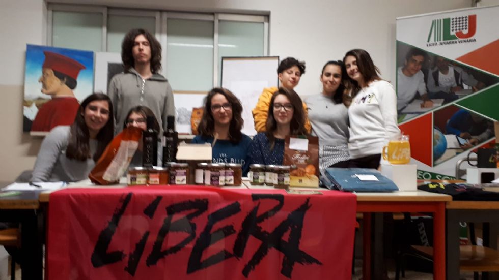 VENARIA - Un banchetto benefico al liceo Juvarra grazie al presidio Rosario Cusumano di Libera