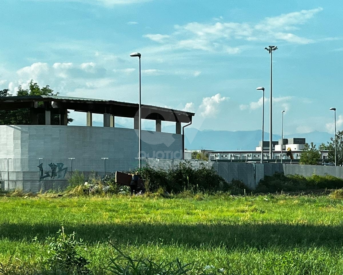 COLLEGNO - Nuovi sgomberi in viale Certosa: Le opposizioni: Mettete in sicurezza l'ecocentro!