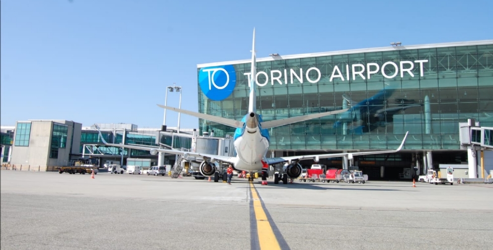 CORONAVIRUS - In aeroporto affisso materiale informativo per i passeggeri
