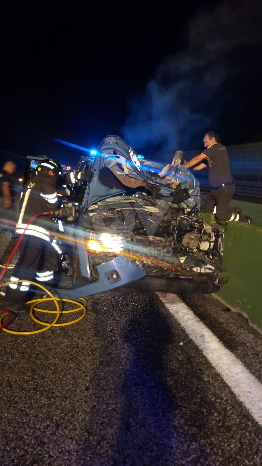 INCIDENTE IN TANGENZIALE TRA TORINO E VENARIA - Pattuglia della polizia colpisce una mucca: 4 feriti e animale morto - FOTO