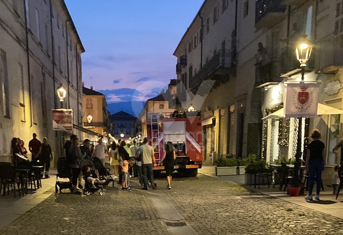 VENARIA - Paura in via Mensa: crollano calcinacci dal tetto - FOTO