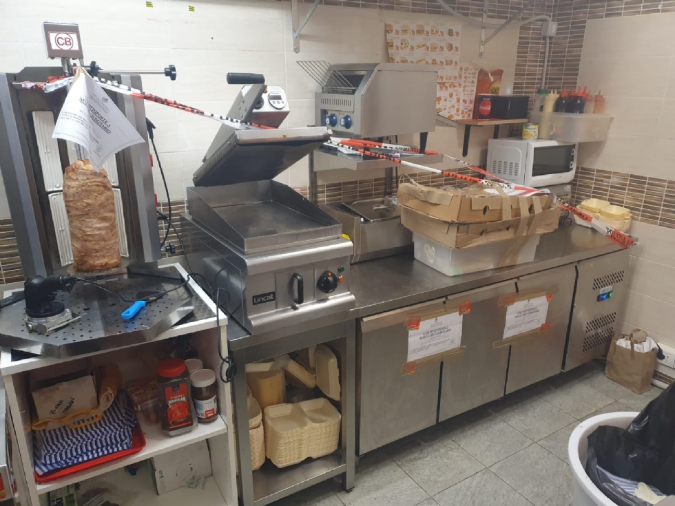 VENARIA - Cibo mal conservato e tasse non pagate: chiuso un negozio in via Mensa