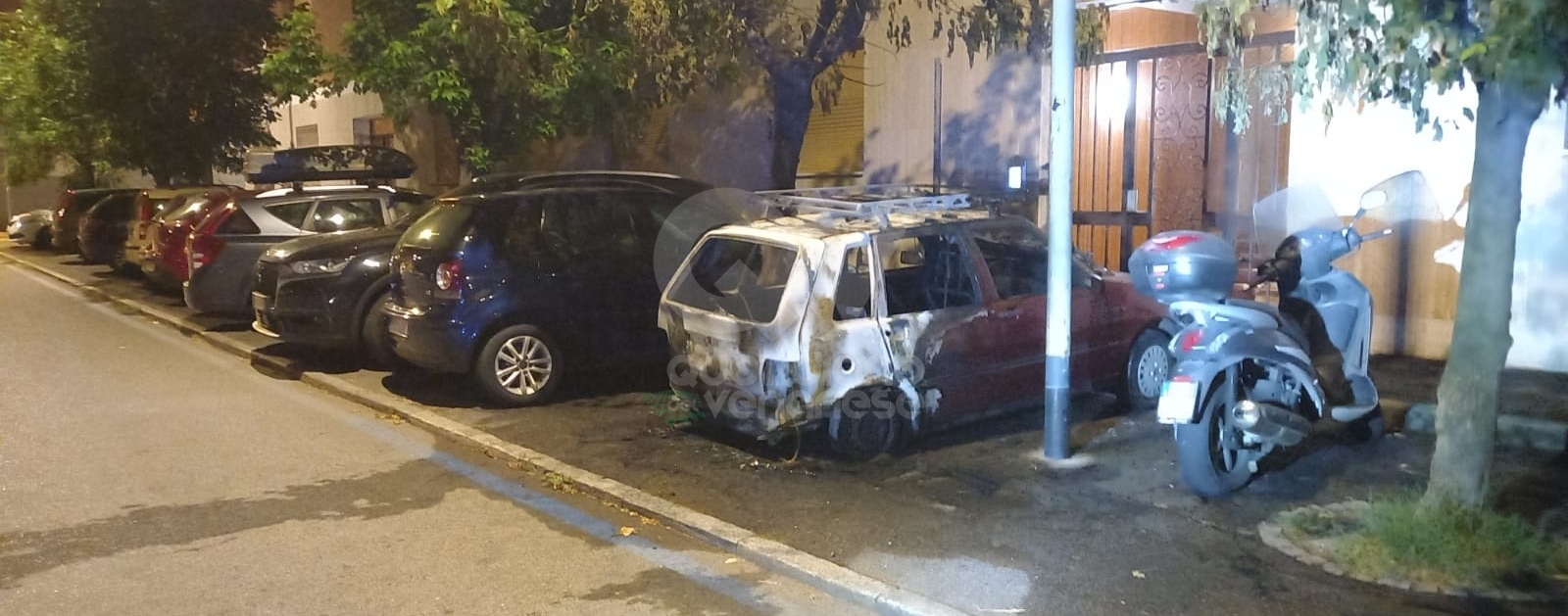 VENARIA - Il piromane torna a colpire: due mezzi bruciati e tre danneggiati tra via Amati e via Sciesa