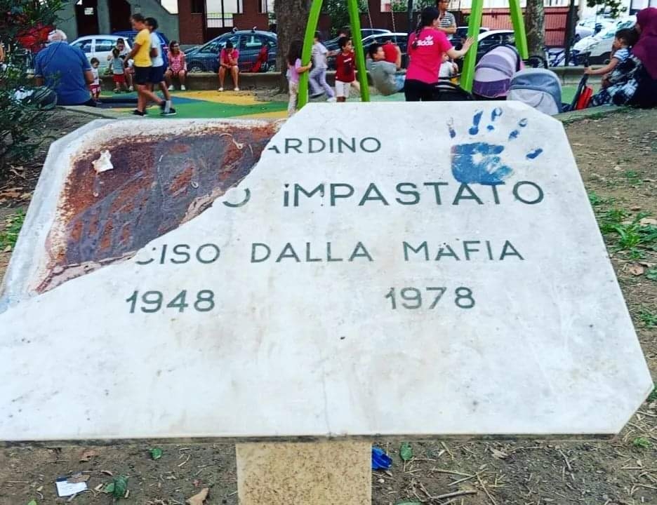 ALPIGNANO - L'Associazione Calabresi per la Legalit condanna lo sfregio alla targa di Peppino Impastato a Torino