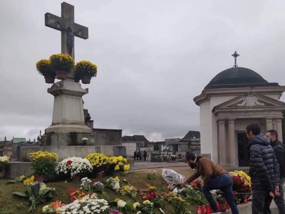 VENARIA - Casapound querela il sindaco Falcone per i fiori tolti al cimitero